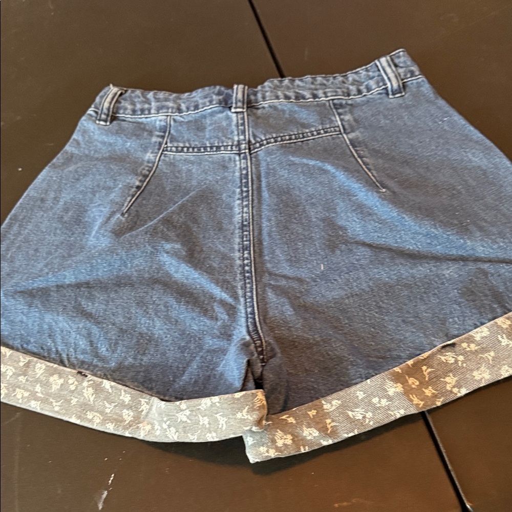Easel Denim Shorts with Patterned Cuffs - Picture 5 of 6